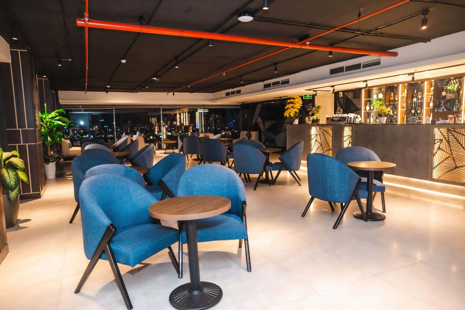 Sailing Rooftop Bar