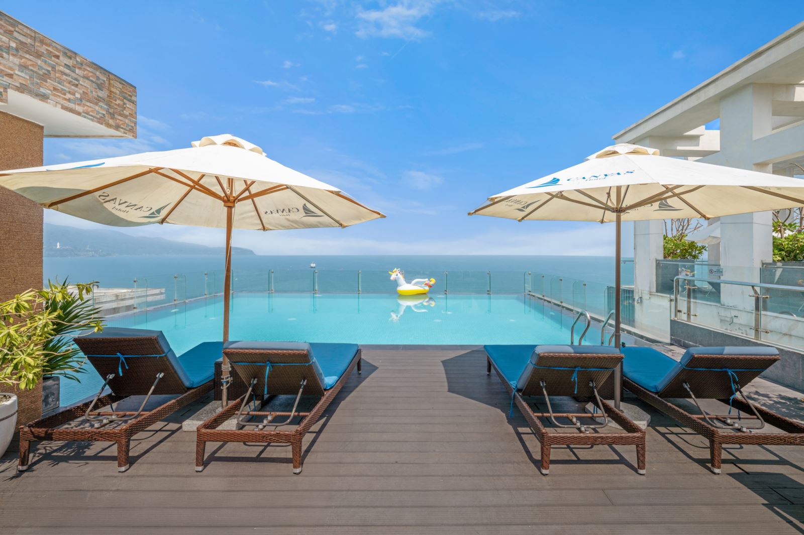 Infinity pool