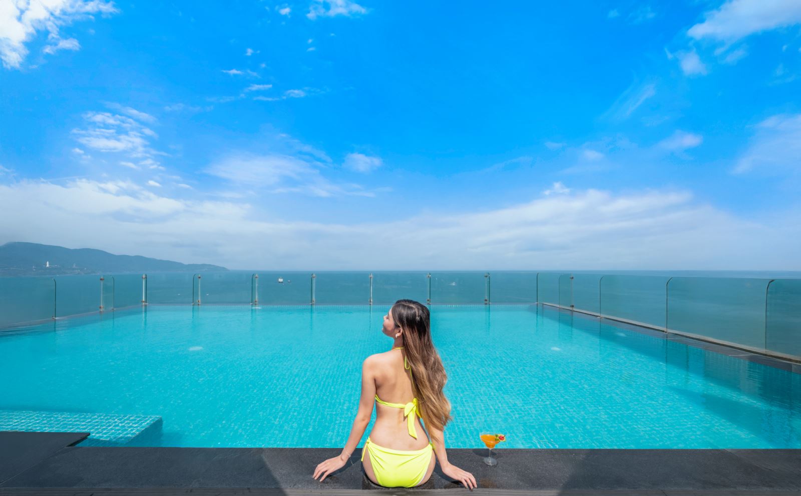 Infinity pool