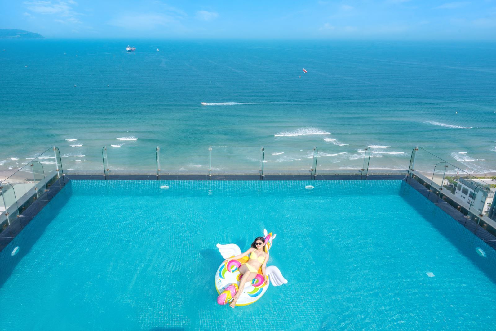 Infinity pool